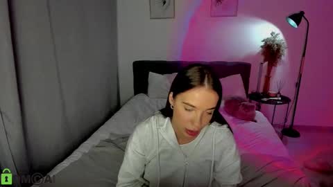 Snapshot of my_coco chatting on December 16, 6:43 am katie online show from December 16, 6:43 am