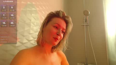 Snapshot of my_hannah chatting on December 18, 7:30 pm Hannah  welcome  online show from December 18, 7:30 pm