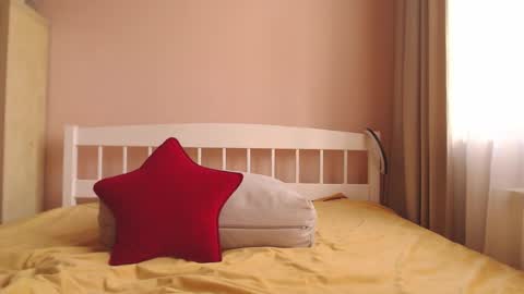 Hannah  welcome  online show from March 27, 2:06 pm