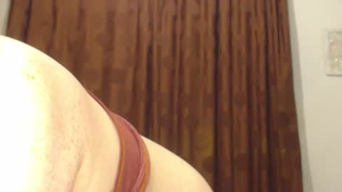     sara      i know you love me xoxox     online show from December 4, 10:35 am