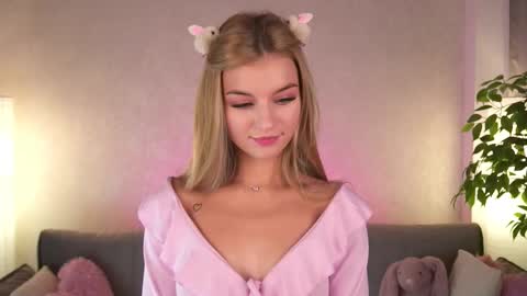 Polly online show from September 25, 3:16 pm