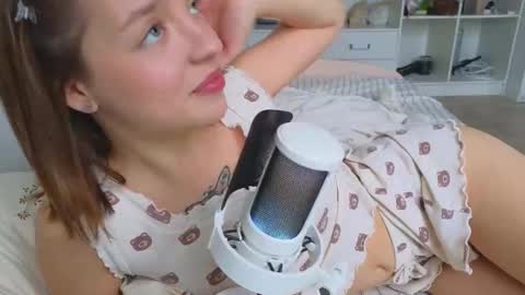 Snapshot of my_mia_ chatting on December 1, 9:14 am MIA I will be here Monday Wednesday Thursday Saturday online show from December 1, 9:14 am