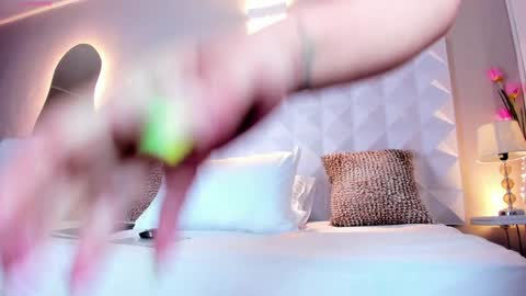 Mariana Evans online show from January 4, 11:43 am