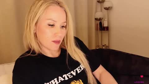 Mya-be Yours P online show from October 31, 11:50 pm