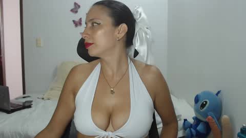 Snapshot of myc_sw_couple chatting on December 10, 9:11 pm mary and charlie online show from December 10, 9:11 pm