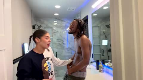 Snapshot of mycreamydreams chatting on January 29, 1:05 am mycreamydreams online show from January 29, 1:05 am