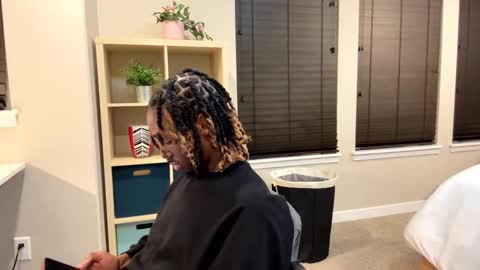 Snapshot of mycreamydreams chatting on February 13, 3:39 am mycreamydreams online show from February 13, 3:39 am