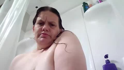 Snapshot of myemailpaper chatting on October 16, 3:24 pm myemailpaper online show from October 16, 3:24 pm