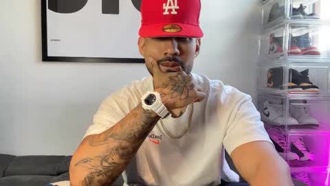 Myke esthetic online show from October 5, 7:01 pm