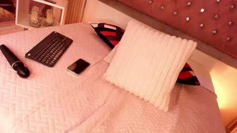 Snapshot of myladreams_ chatting on July 5, 4:19 am Myla online show from July 5, 4:19 am