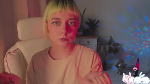 MylaFlores online show from December 15, 9:03 am