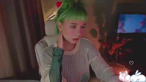 MylaFlores online show from March 1, 1:32 am