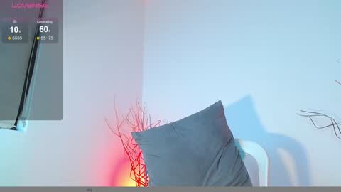 Mylo Wallace  online show from December 7, 4:47 pm