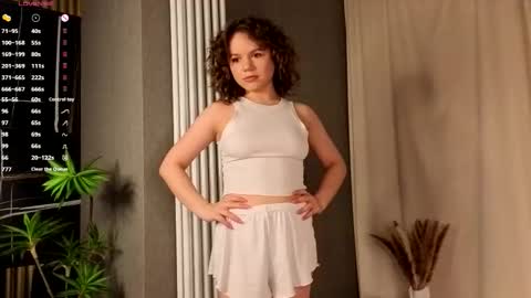 Snapshot of mymonique chatting on February 22, 8:07 pm Monique with Curls online show from February 22, 8:07 pm