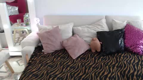 Myrna Sessions online show from December 21, 6:48 pm