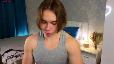 Snapshot of myshkek chatting on December 13, 6:38 pm Mickey online show from December 13, 6:38 pm