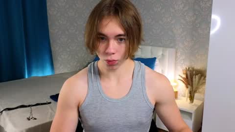 Snapshot of myshkek chatting on December 14, 6:41 pm Mickey online show from December 14, 6:41 pm