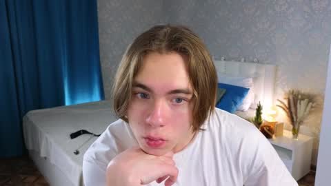 Snapshot of myshkek chatting on January 5, 6:24 pm Mickey online show from January 5, 6:24 pm