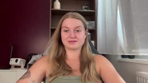 Snapshot of mysteryericax chatting on June 28, 12:33 pm Erica online show from June 28, 12:33 pm