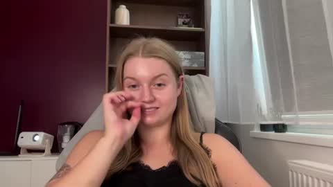 Snapshot of mysteryericax chatting on June 29, 10:15 am Erica online show from June 29, 10:15 am