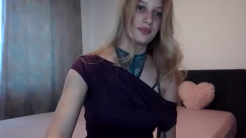 Snapshot of mysterygirl2023 chatting on March 23, 3:38 pm Mystery Girl online show from March 23, 3:38 pm