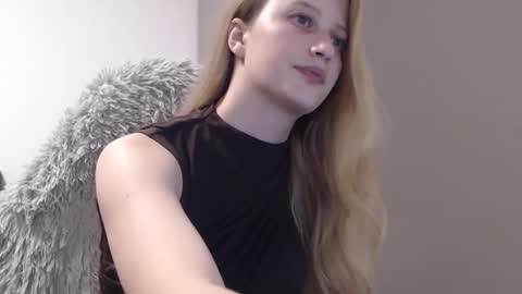 Snapshot of mysterygirl2023 chatting on March 31, 7:03 pm Mystery Girl online show from March 31, 7:03 pm