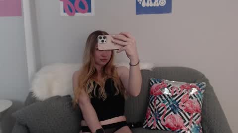 Snapshot of mystic_barbie chatting on November 14, 12:31 am Barbie online show from November 14, 12:31 am