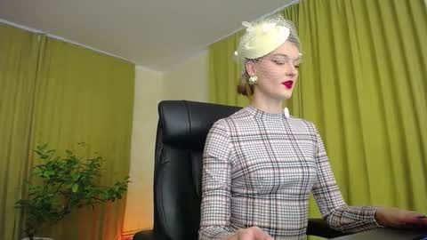 mysticvenus_ online show from October 11, 1:42 pm