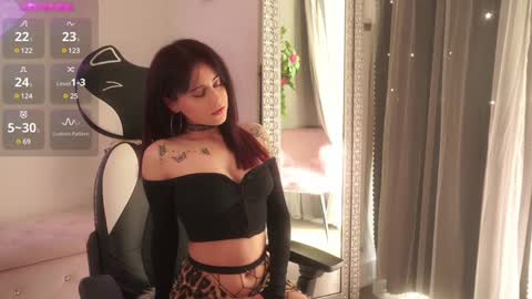 Snapshot of mysticxkitty chatting on December 1, 5:02 pm Kamile Get to know me better Subscribe to my OnlyFans Mysticxkitty online show from December 1, 5:02 pm