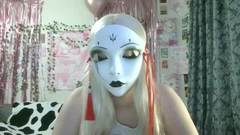 mysticyumiko online show from December 22, 2:25 pm