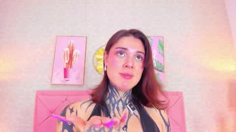 Snapshot of mystikdoll chatting on October 20, 12:05 pm Misteika online show from October 20, 12:05 pm