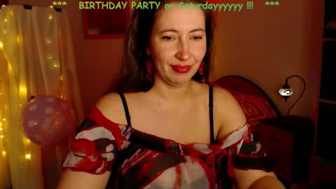 Snapshot of mystydew chatting on October 25, 11:40 am MystyDew online show from October 25, 11:40 am