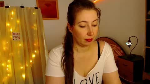 Snapshot of mystydew chatting on May 20, 11:38 am MystyDew online show from May 20, 11:38 am