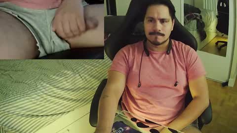 Snapshot of n0ttheface chatting on November 12, 12:00 am N0ttheFace online show from November 12, 12:00 am