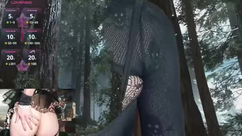 Snapshot of nackedforyou chatting on December 25, 10:27 pm NackedForYou online show from December 25, 10:27 pm