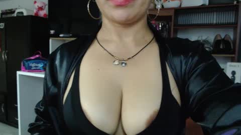 Nadia  online show from February 5, 7:39 am