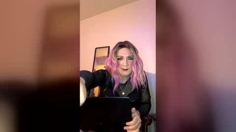 nadia_crivello online show from December 23, 12:52 am