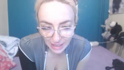 Snapshot of nadinnnea chatting on April 30, 7:58 am nadinnnea online show from April 30, 7:58 am