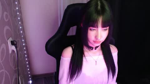 Naemi online show from December 17, 11:49 am