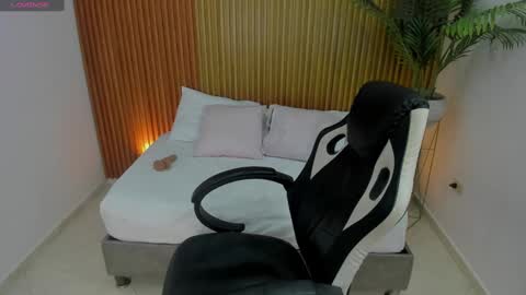 N A H I A online show from February 6, 2:58 pm