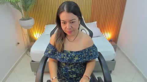 N A H I A online show from February 12, 12:01 pm