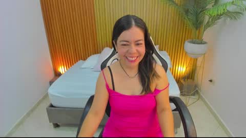 N A H I A online show from February 19, 11:49 am