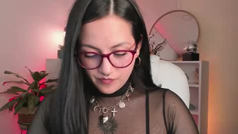 Nahia INDEPENDENT MODEL P online show from July 6, 10:45 pm