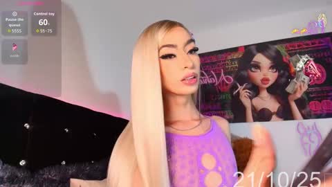 Snapshot of nahiavictoria chatting on October 21, 12:39 pm NahiaVictoria online show from October 21, 12:39 pm