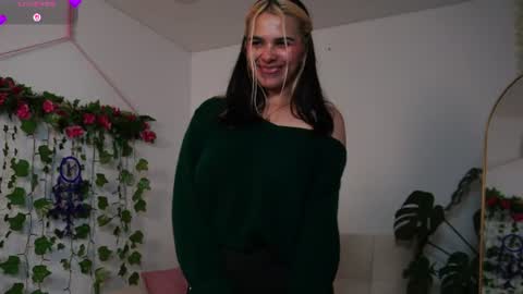 Snapshot of naho_4269 chatting on June 25, 5:12 am Naho Sigueme en mis Redes Sociales Follow me on my social networks online show from June 25, 5:12 am