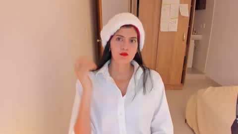 independent model online show from December 24, 7:00 pm