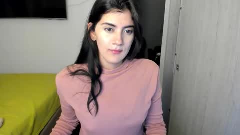 independent model online show from December 17, 3:56 am