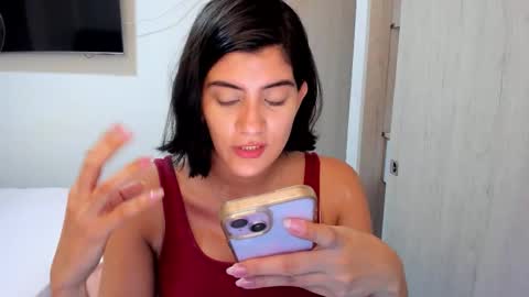 independent model online show from February 13, 11:45 pm