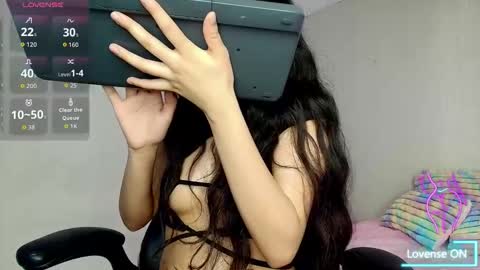 Snapshot of nahomi_blaze56eup chatting on November 17, 9:31 pm valeria online show from November 17, 9:31 pm