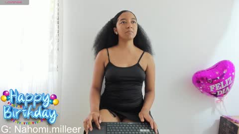 Snapshot of nahomi_miller_ chatting on April 10, 5:17 pm Laura online show from April 10, 5:17 pm